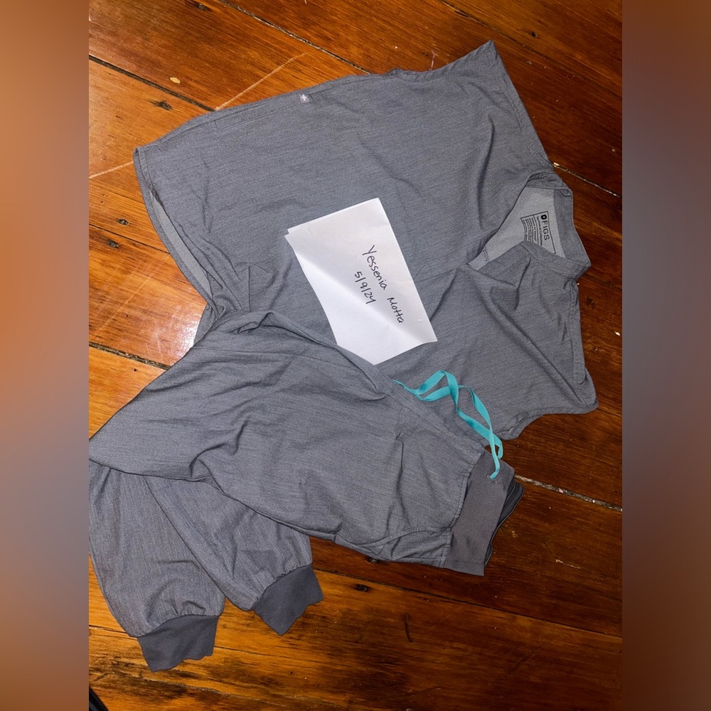 Xs rafaela top and Xs high waisted Zamora joggers in graphite